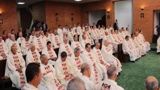 Episcopado Colombiano acogió con satisfacción la decisión de la Corte Constitucional sobre la adopción de menores por parejas del mismo sexo.