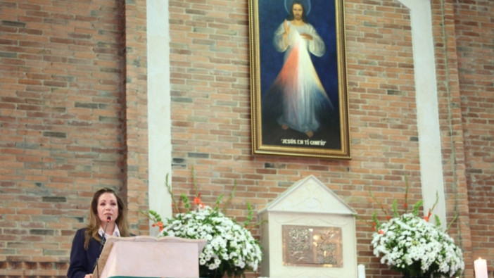 Entronización del Cuadro de Jesús Misericordioso en la parroquia San Buenaventura 