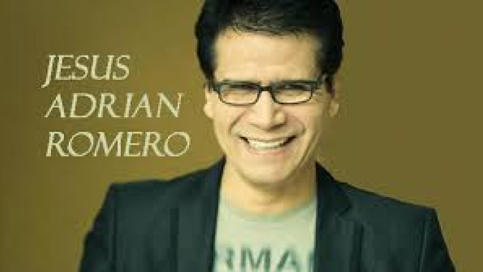 Jesús Adrian Romero le habla a los Católicos 