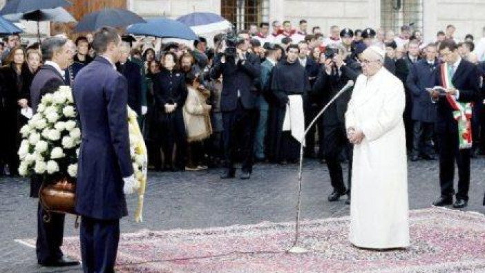 El Papa Francisco rindió homenaje a la Inmaculada Concepción