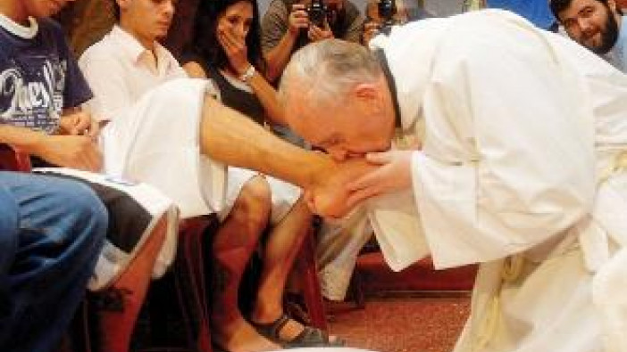 El Papa Francisco lavará los pies a 12 ancianos  discapacitados el Jueves Santo